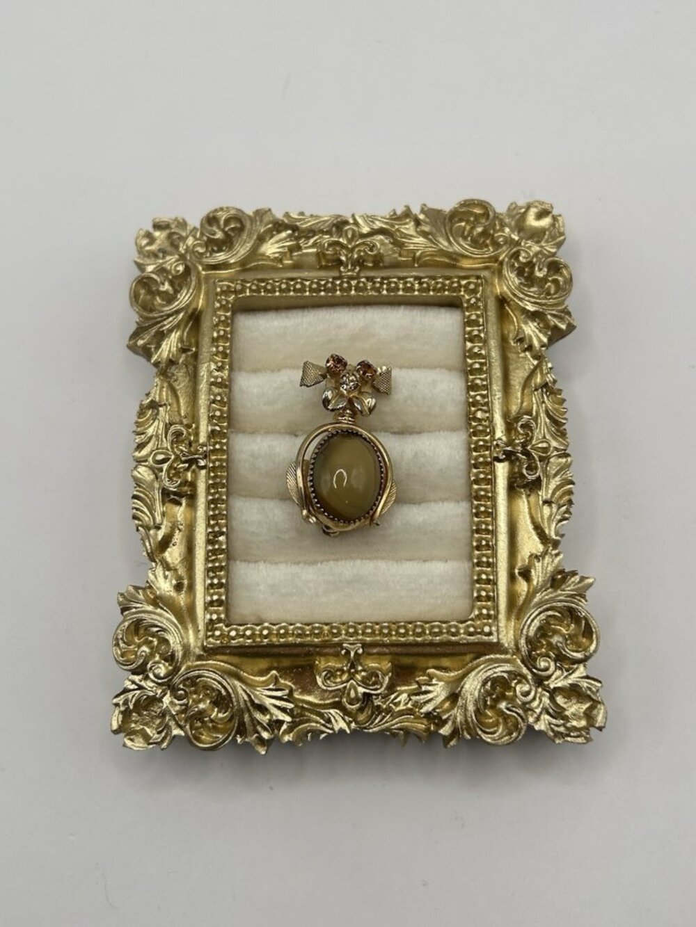 Vintage Jelly Belly Dog Brooch Gold Tone Figural Brown Cabochon Pin 1950s - Picture 2 of 6